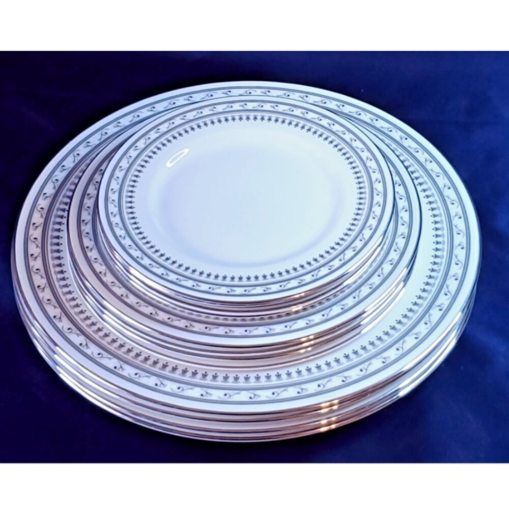 Royal Doulton 'Fontana' 12-Piece Plate Set Dinner, Salad & Bread Plates-4 place